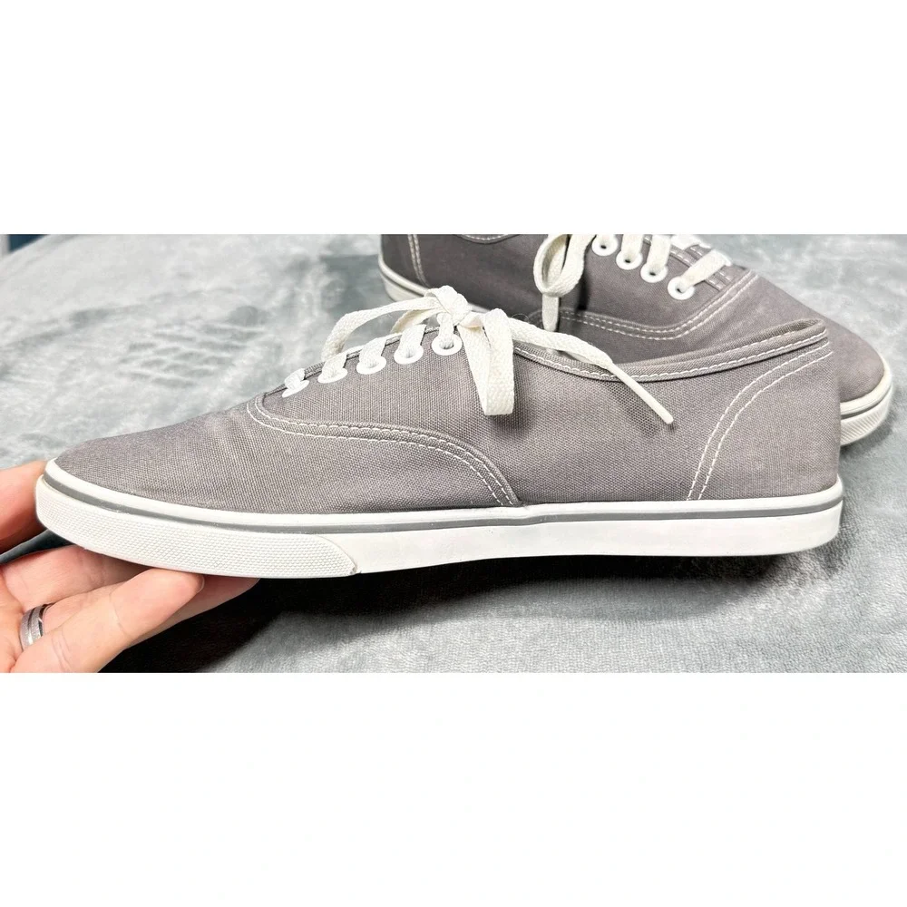 Vans title authentic